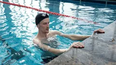 Bradley Barcola, attaquant international français, en action balle au pied